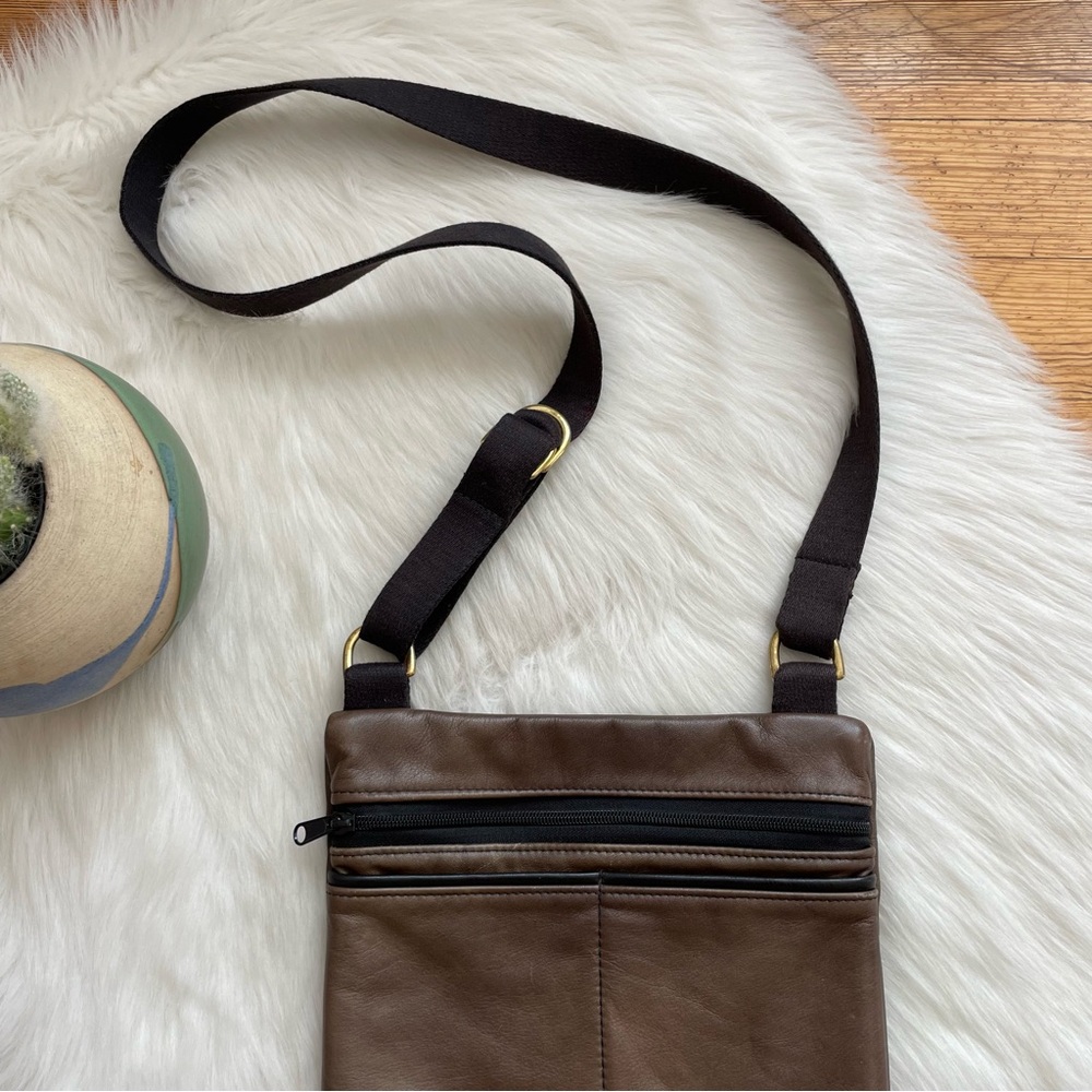 Portmanteau hand made leather crossbody bag - Picture 3 of 11